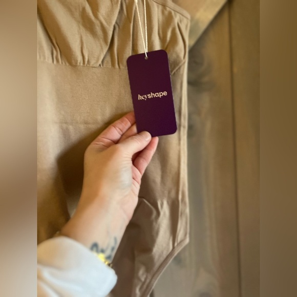 NWT Viral Influencer Hey Shape Compression Bodysuit - Picture 4 of 6